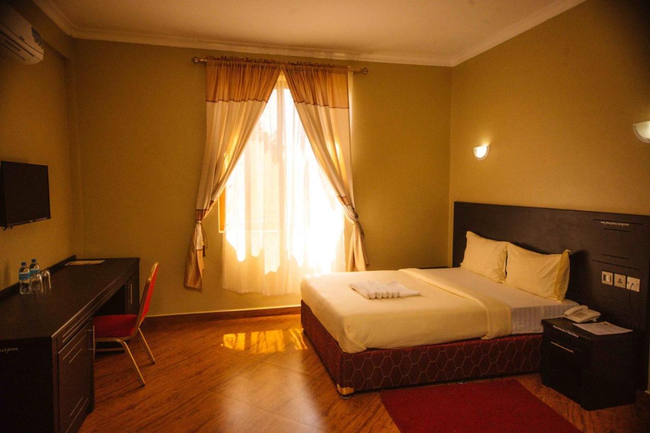 Panone Hotel Boma Boma la Ngombe Exterior photo