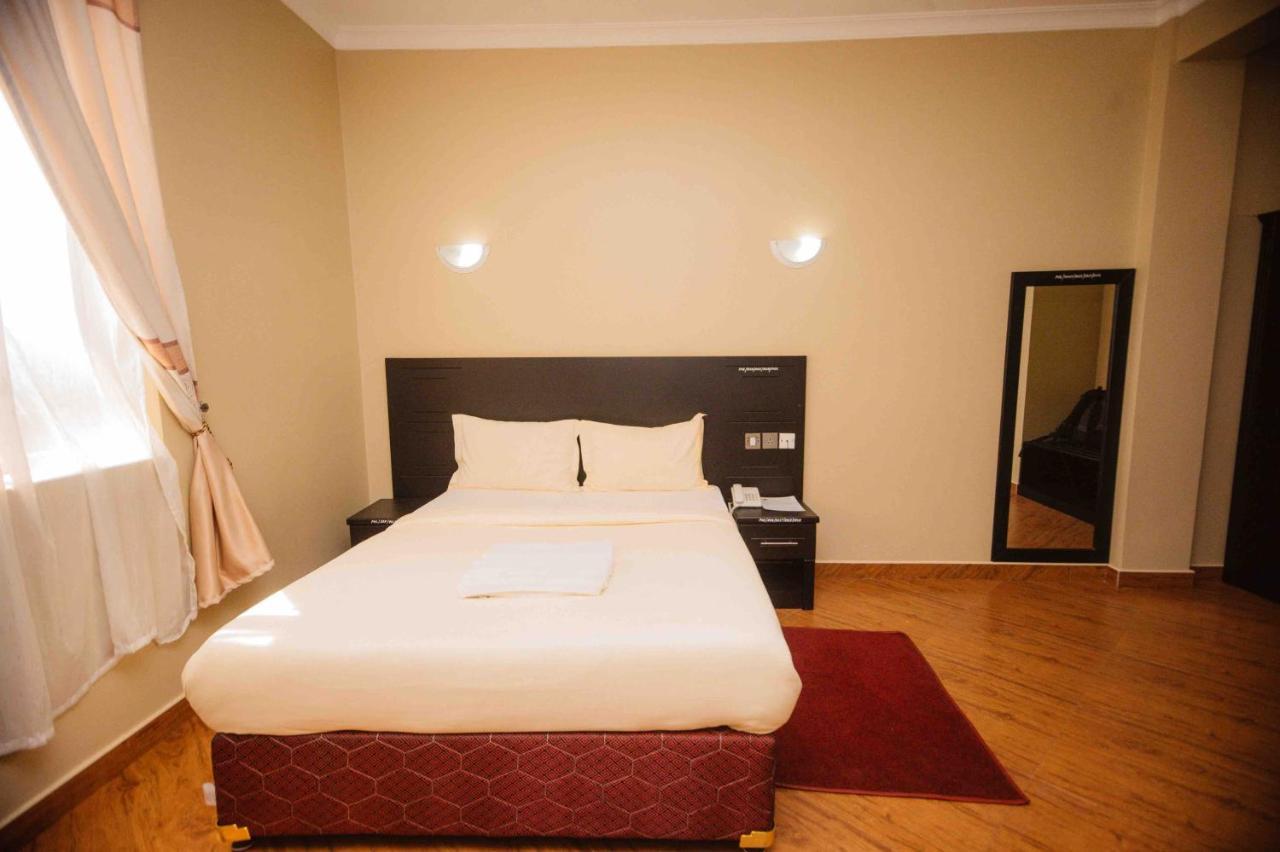 Panone Hotel Boma Boma la Ngombe Exterior photo